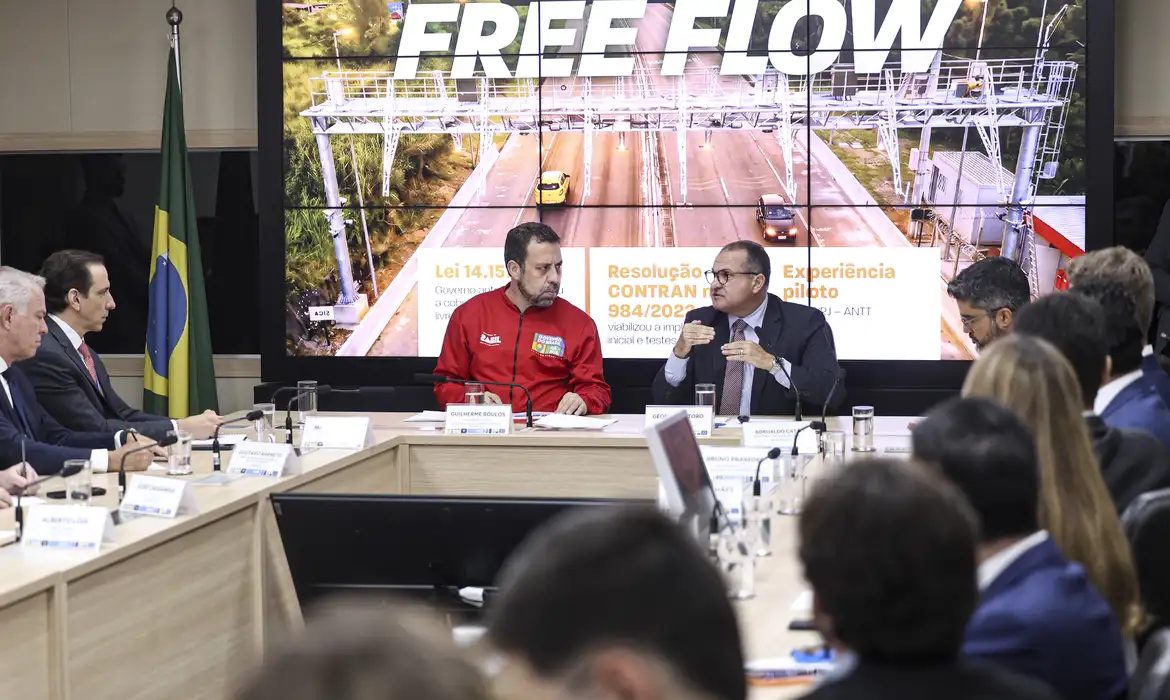 Governo suspende 3,4 milhões de multas por não pagar pedágio