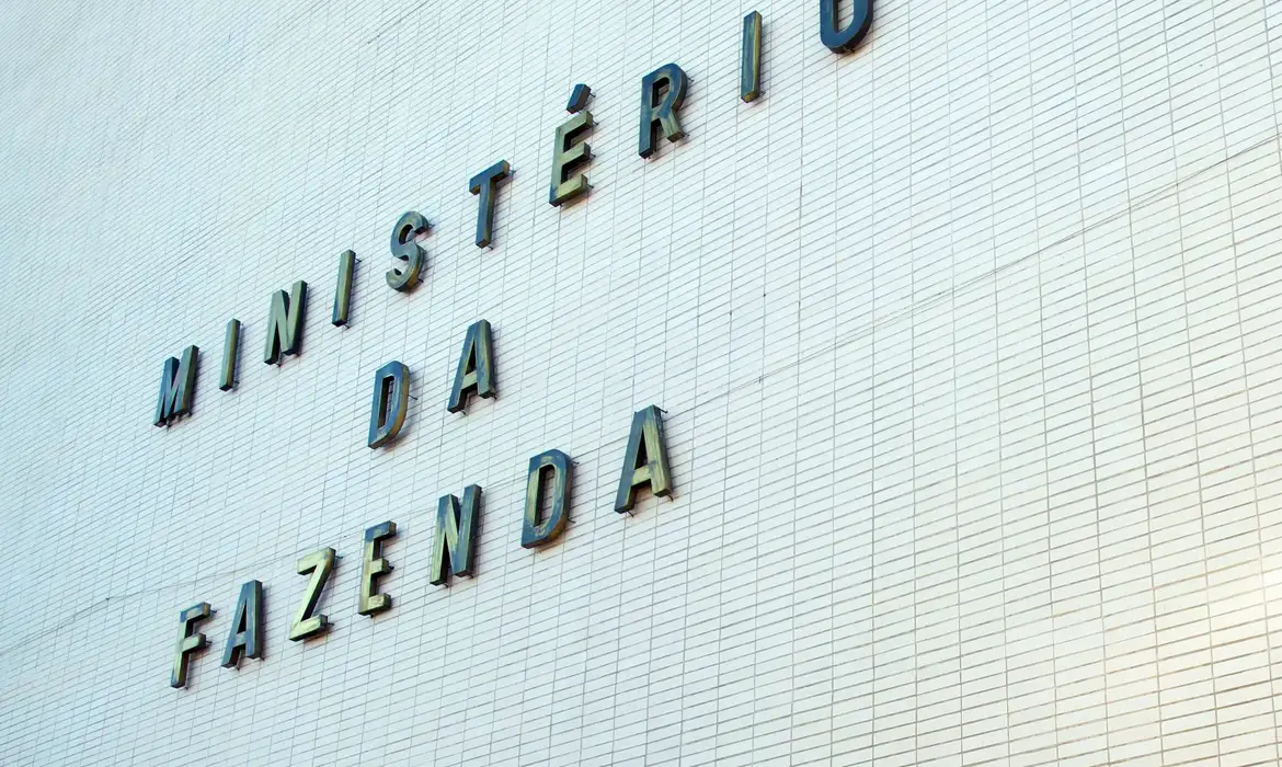 Fazenda eleva para 4,5% estimativa de inflação com guerra e petróleo