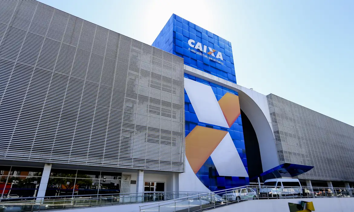 Caixa e BB liberam abono salarial para nascidos em maio e junho