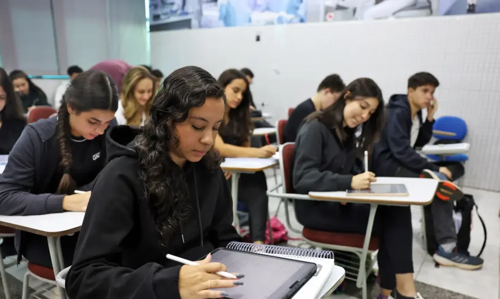 Prouni recebe 529,7 mil inscrições para o segundo semestre de 2026 Pré-selecionados para bolsas devem confirmar dados até sexta