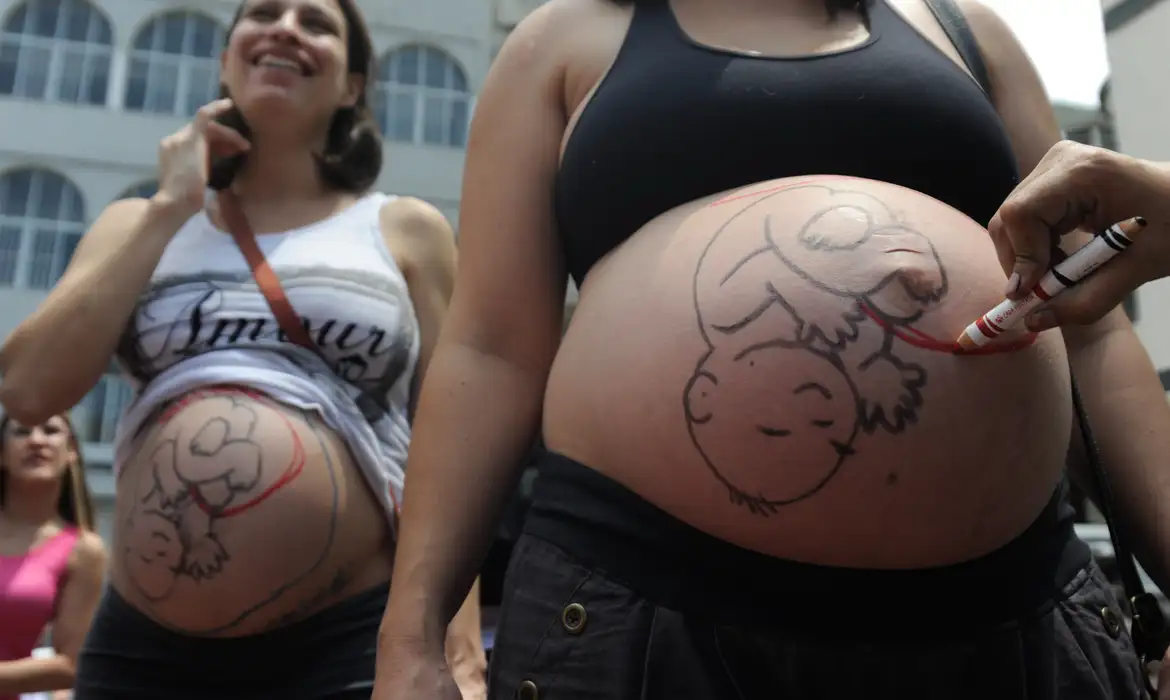 Fatores sociais e estruturais empurram mulheres para cesarianas Pesquisa do Unicef mostra desigualdades que pesam para a decisão