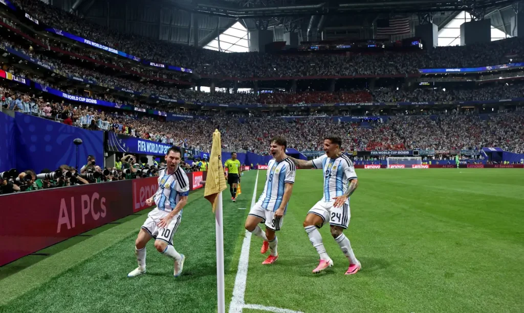 Sedes da Copa em 2030, Espanha e Argentina já preparam nova geração Próximo Mundial será 1º com algum dos anfitriões defendendo o título