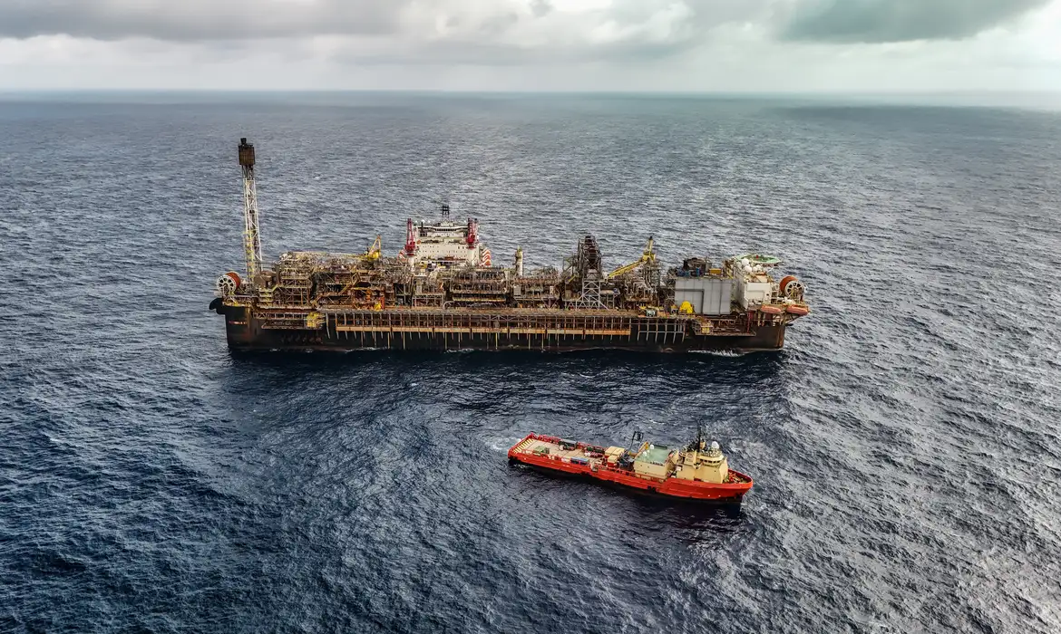 Produção de petróleo e gás no Brasil cresce 14% no 2º trimestre Exportações aumentaram e vendas internas permaneceram estáveis