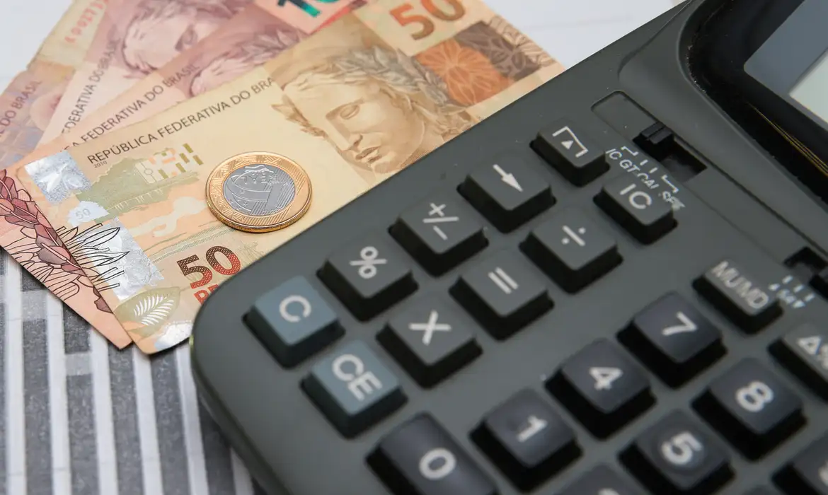 Boletim Focus: mercado reduz expectativa de inflação para 5,16% Projeções para PIB, dólar e Selic ficam estáveis