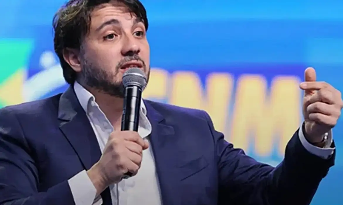 Partido Missão oficializa Renan Santos como candidato à Presidência Registrada em 2025, legenda vem do Movimento Brasil Livre