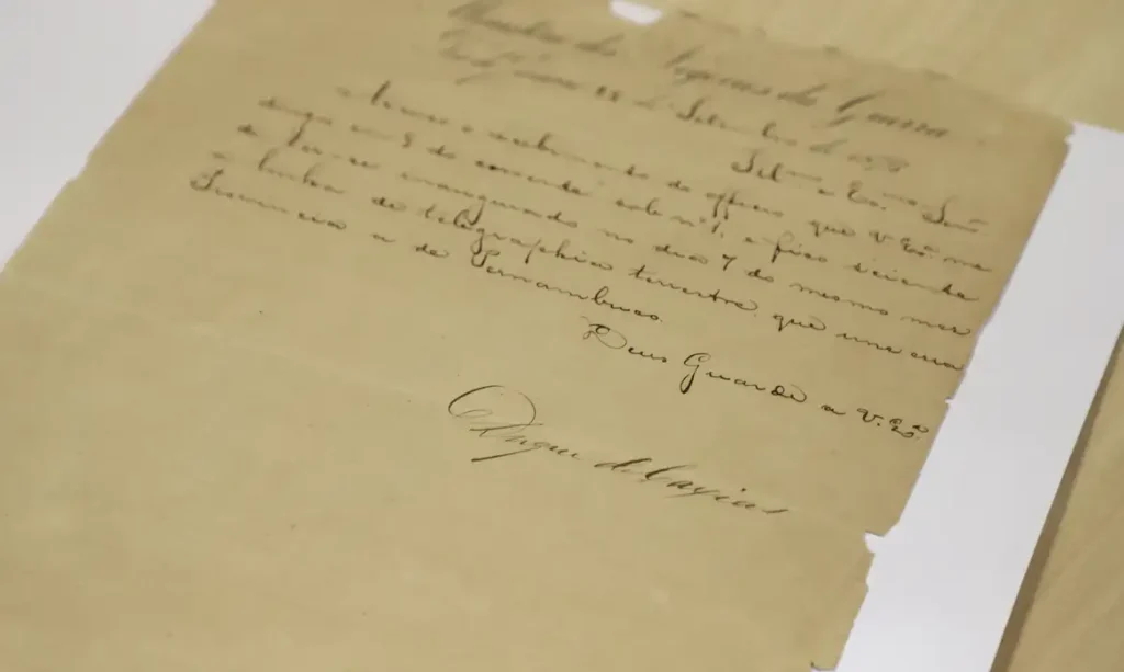 Venda ilegal de documentos históricos preocupa Arquivo Nacional Recentemente, órgão recuperou documento assinado por Duque de Caxias