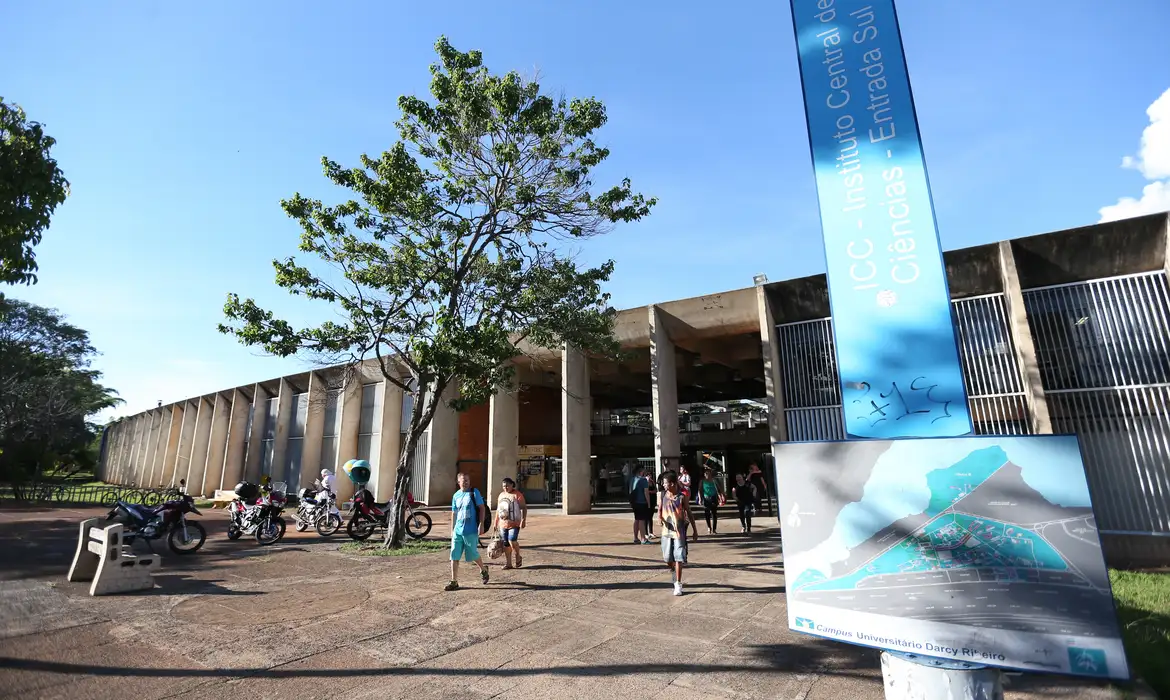 UnB muda regras de ingresso para ampliar acesso às vagas de graduação Acesso via Sisu foi ampliado, mas preencherá apenas o 1º semestre