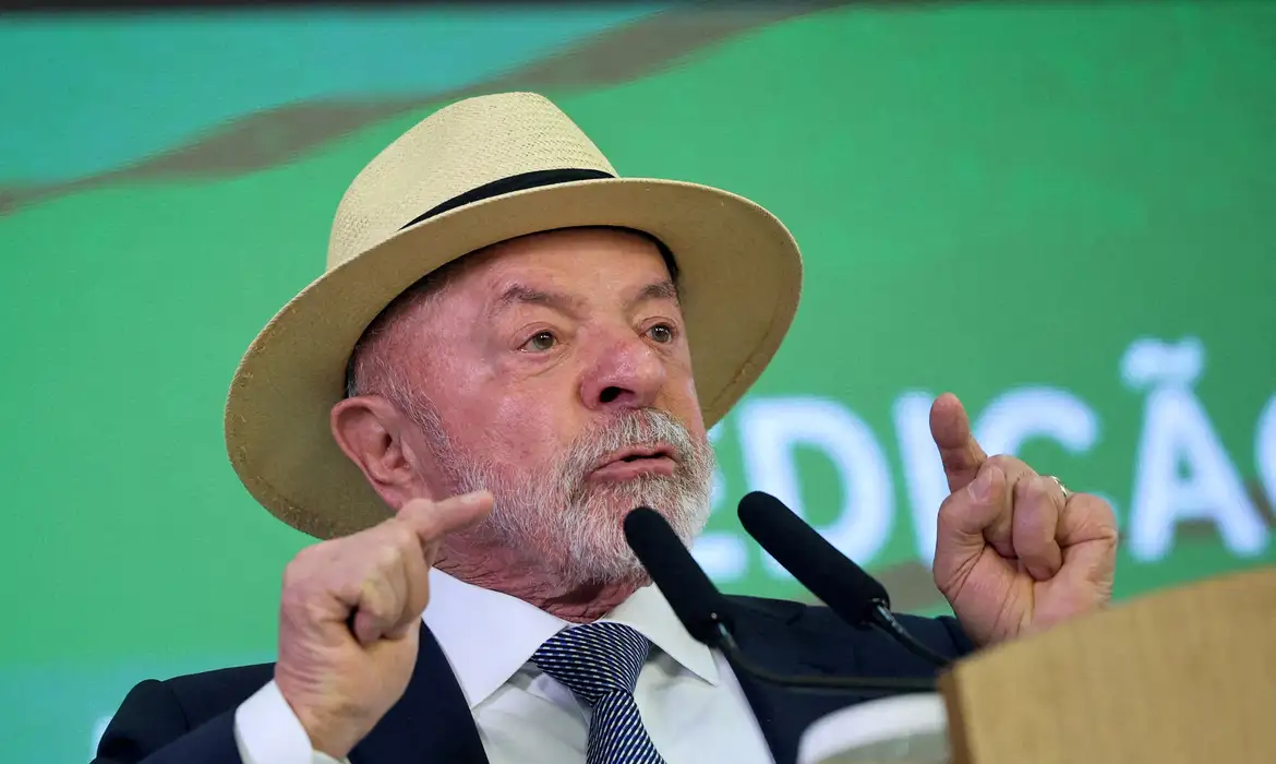 Atitude irresponsável, diz Lula após revogação de visto de embaixadora Revogação do visto de Maria Luiza Viotti é considerada impensada