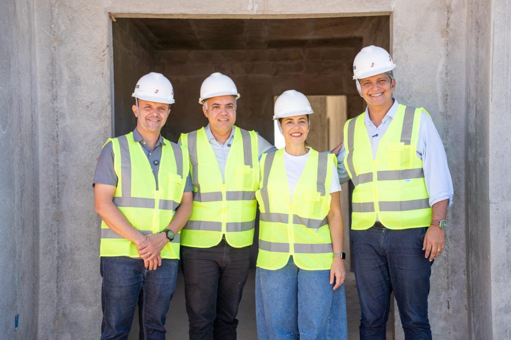 Prefeito Samuel Carvalho recebe ministro das Cidades para visita a obras do Habita Socorro Financia A visita foi feita ao novo habitacional Parque Nova Vida Socorro, que já se aproxima dos 20% de área construída