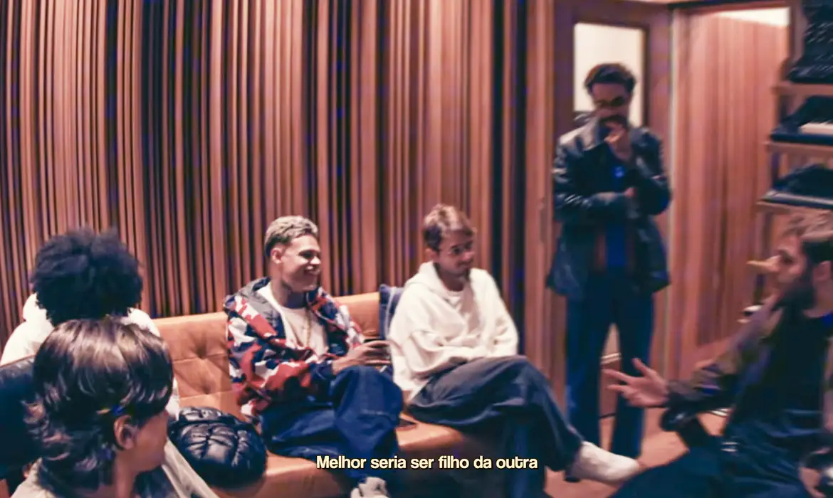 Artistas de diferentes gerações interpretam clássicos de Chico Buarque Versões trazem rap, trap, funk, R&B, samba, soul e nova MPB