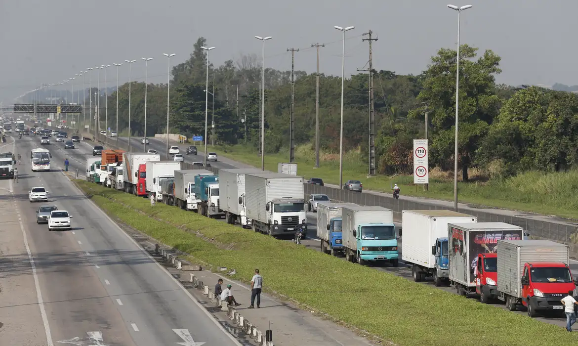 Lei garante frete mínimo no transporte de cargas; saiba o que muda Texto amplia fiscalização sobre pagamento do frete