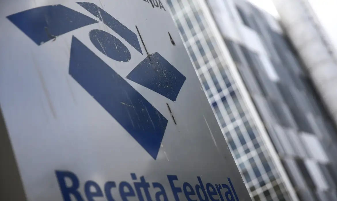 Receita paga nesta segunda último lote de restituição do IR 2026 Cerca de 521,9 mil contribuintes receberão R$ 1,2 bilhão
