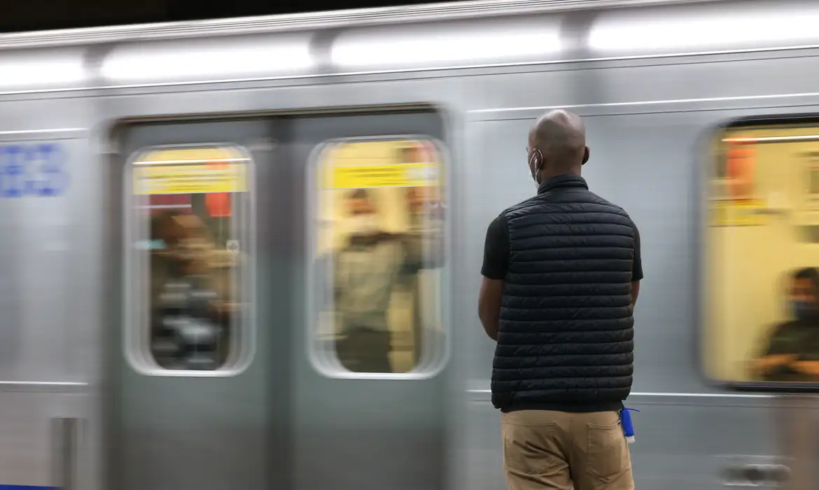 SP: greve na CPTM paralisa parcialmente três linhas de trens Rodízio de carros será suspenso