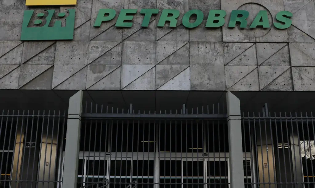 Petrobras anuncia descoberta de petróleo na Foz do Amazonas Poço está a cerca de 175 km da costa do estado do Amapá
