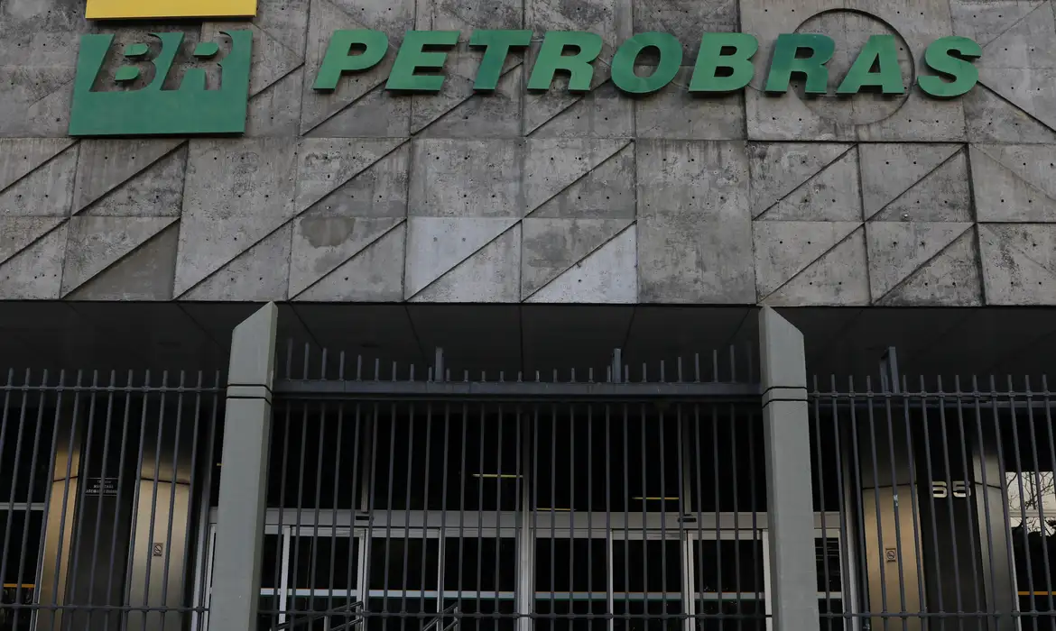 Petrobras anuncia descoberta de petróleo na Foz do Amazonas Poço está a cerca de 175 km da costa do estado do Amapá
