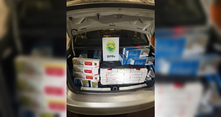 PRE apreende quase seis mil maços de cigarros contrabandeados em Arapongas Carga de origem estrangeira estava coberta por uma manta no porta-malas de um carro; suspeito foi encaminhado à Polícia Federal