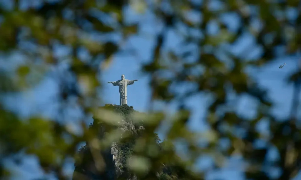 Cristo Redentor se prepara para compensar impacto ambiental do turismo Monumento recebeu 1,5 milhão de visitantes em 2025