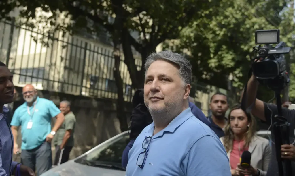 TRE-RJ proíbe Garotinho de ir a debate e ter propaganda eleitoral Candidato também está impedido de acessar fundo eleitoral