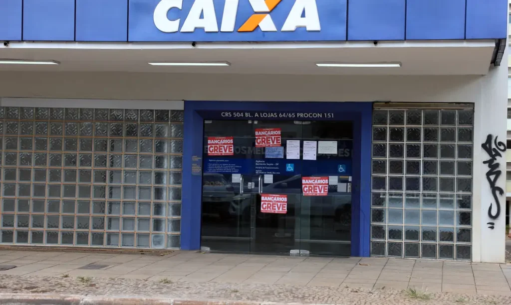 Empregados da Caixa rejeitam proposta da empresa e greve continua Mais de 90% das bases sindicais rejeitaram a proposta
