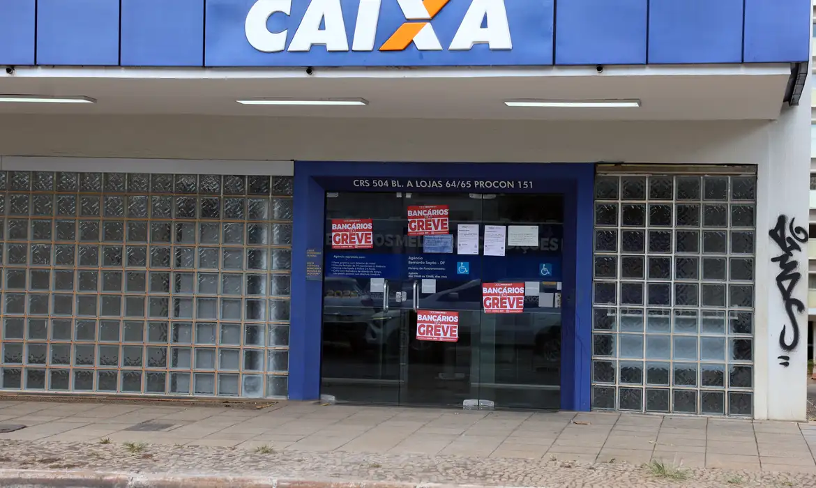Empregados da Caixa rejeitam proposta da empresa e greve continua Mais de 90% das bases sindicais rejeitaram a proposta
