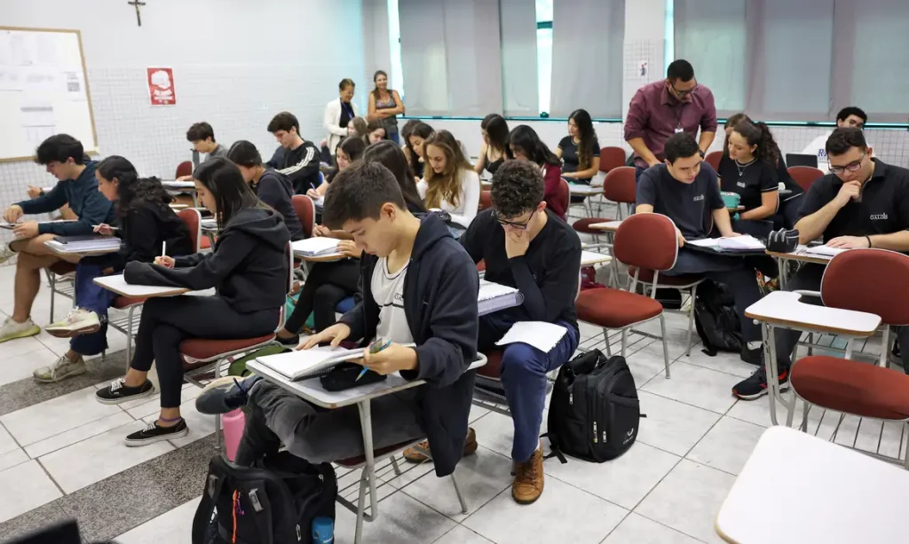 Convocação da lista de espera do Fies no 2º semestre termina na quinta Participantes devem acompanhar eventual pré-seleção no site oficial