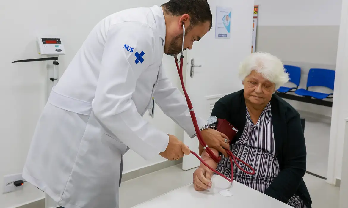 Prova que avalia formação médica ocorre neste domingo em todo país Enamed afere aprendizado de estudantes e avalia cursos de medicina