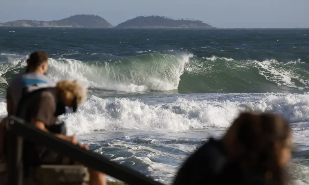 Rio terá dia de chuva, com temperatura em declínio e mar de ressaca Cidade entrou em estágio 2 em uma escala de cinco