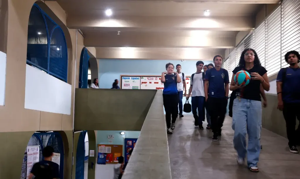 Pé-de-Meia começa a pagar sexta parcela a estudantes nesta segunda Repasses vão até dia 28, conforme mês de nascimento do beneficiário