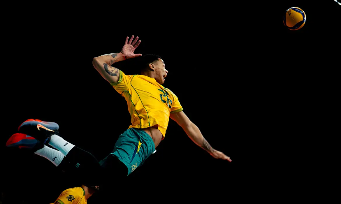 Brasil bate Colômbia e segue 100% no Sul-Americano masculino de vôlei Darlan comanda 3º triunfo no torneio, que dá vaga olímpica ao campeão