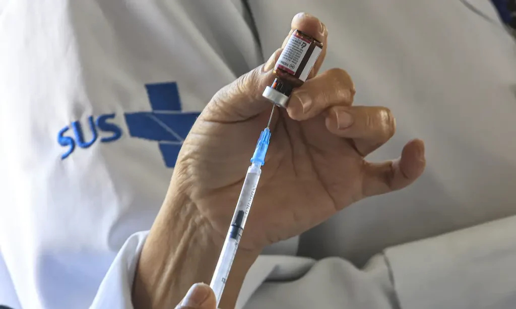 Meningite: quatro cidades do Rio ofertam vacina a pessoas até 24 anos Rio, Belford Roxo, Caxias e Nova Iguaçu imunizam até o final do mês