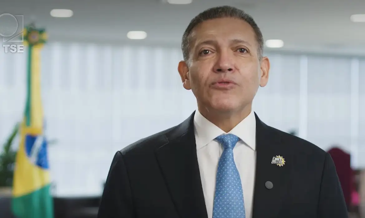 TSE nega acusação de Flávio sobre expulsão de fiscais de sala-cofre “Sala-cofre do TSE não é espaço aberto à visitação”, disse ministro