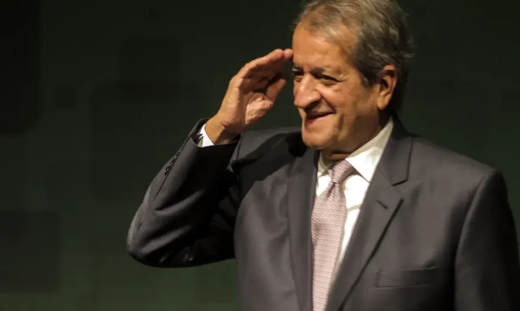 PL, partido de Flávio, reconhece vitória de Lula nas eleições Presidente do partido não menciona argumentos de Flávio Bolsonaro