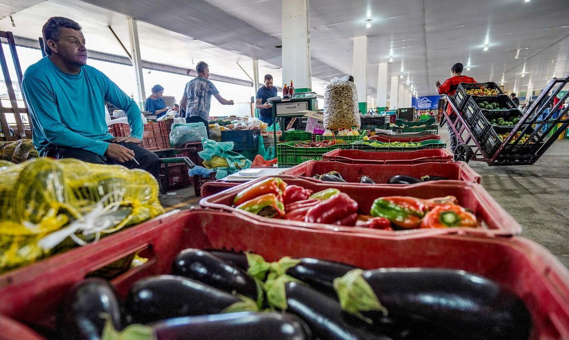 Campanha busca engajamento para reduzir desperdício de alimento Iniciativa é do programa Brasil Sem Desperdício